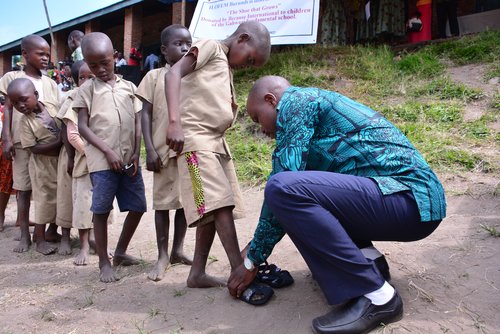 Accelerator alumnus distributes shoes